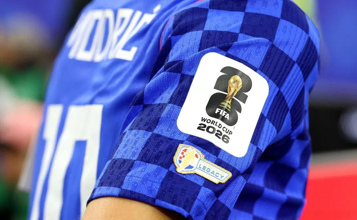 What are the patches soccer players wear in 2026?